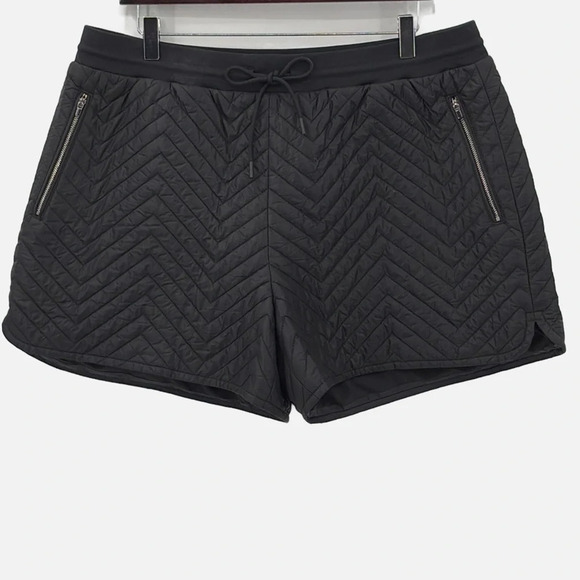 Athleta Apres Ski Quilted Short in Black - NWOT - Size 16 - Picture 4 of 8